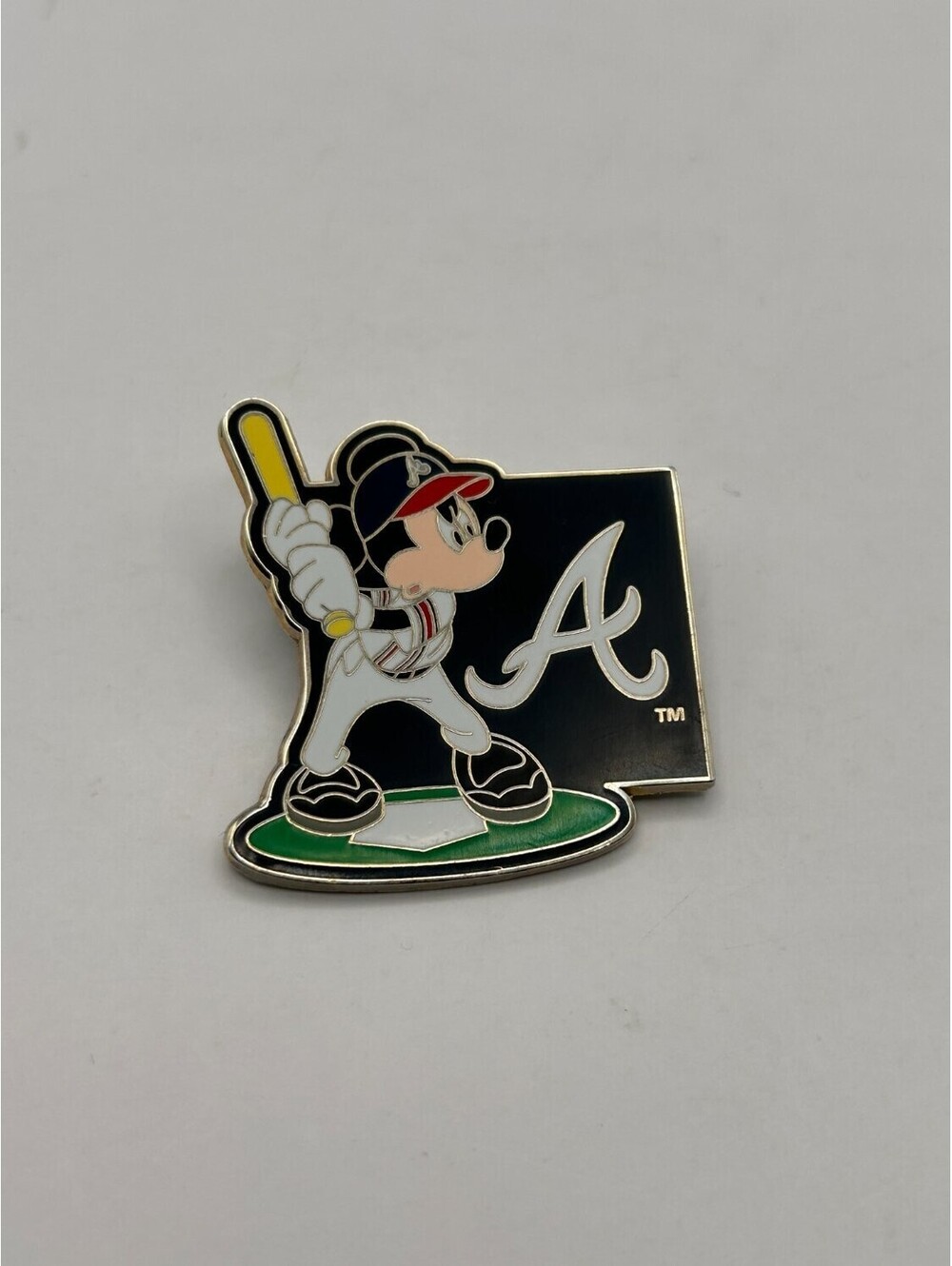 Disney Pin Trading 2008 MLB Atlanta Braves Mickey Mouse Baseball Batter Pin